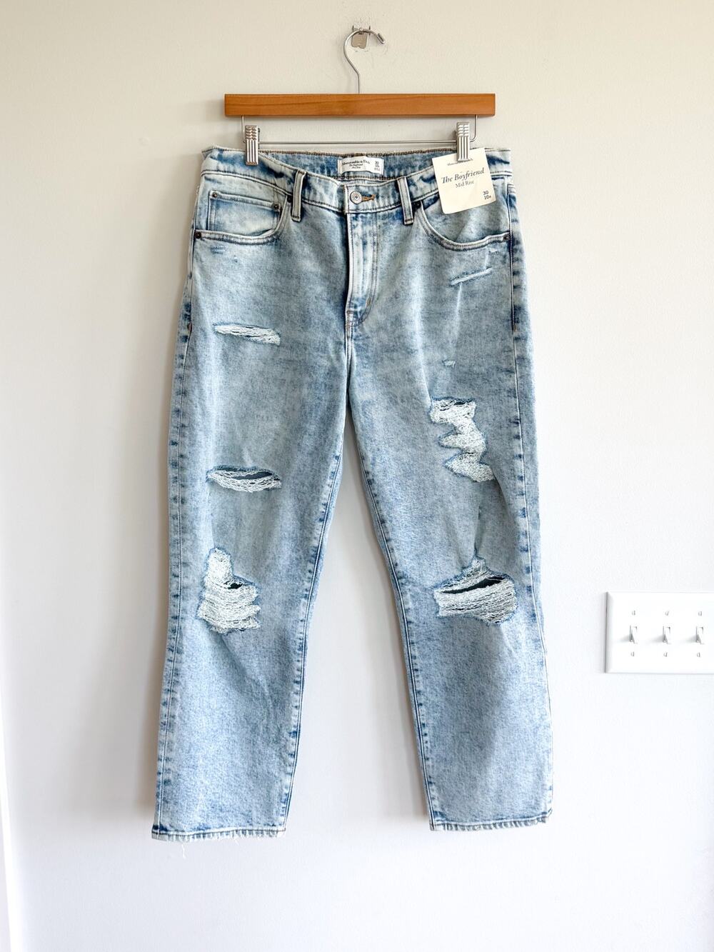 Abercrombie & Fitch The Boyfriend Mid Rise Distressed Straight Jeans Blue 30 NWT